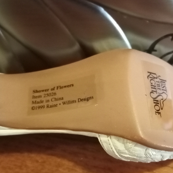 Vintage Just the Right Shoe Raine Shower of Flowers Mini Shoe 1999 25026 Flaws - Picture 5 of 6